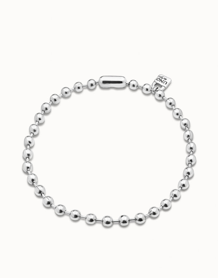 Bead necklace with contrasting accents