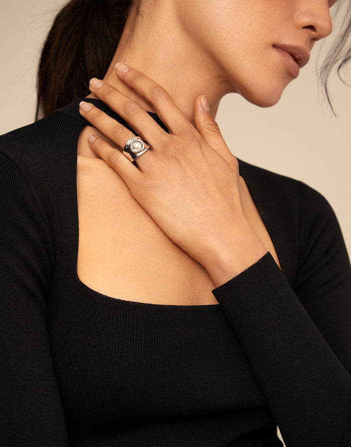 Ring with pearl