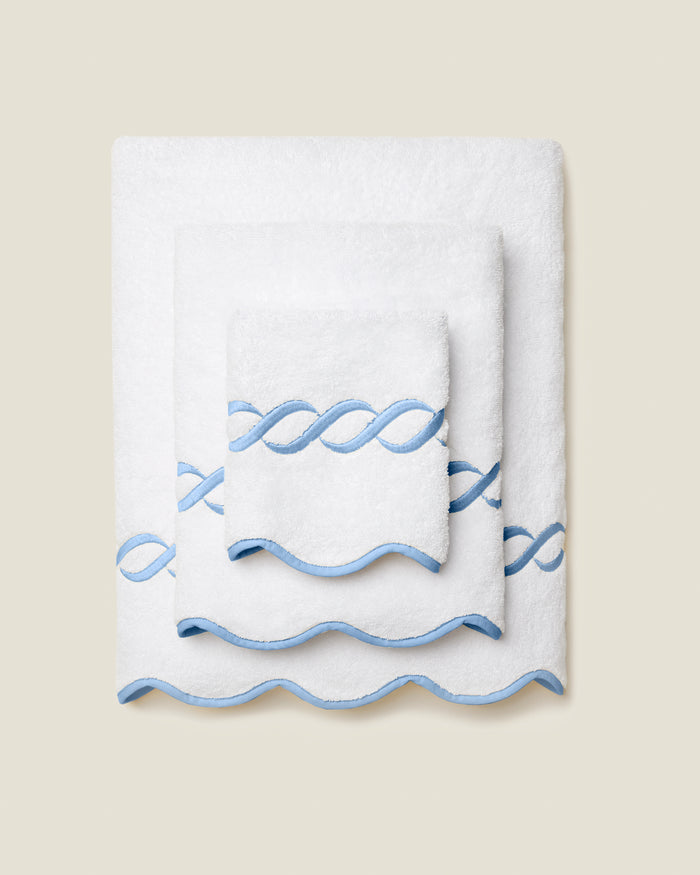 Treccia white/medium blue bath towel stack